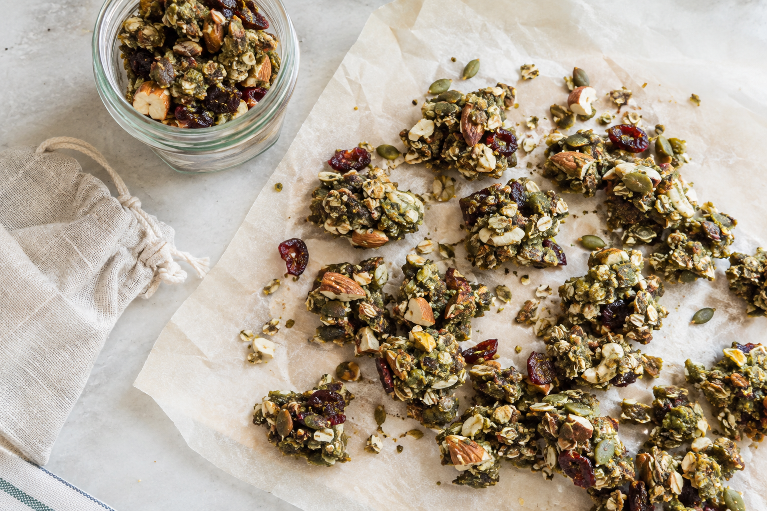 Spirulina Trail Mix Energy Clusters: A Crunchy Superfood Snack